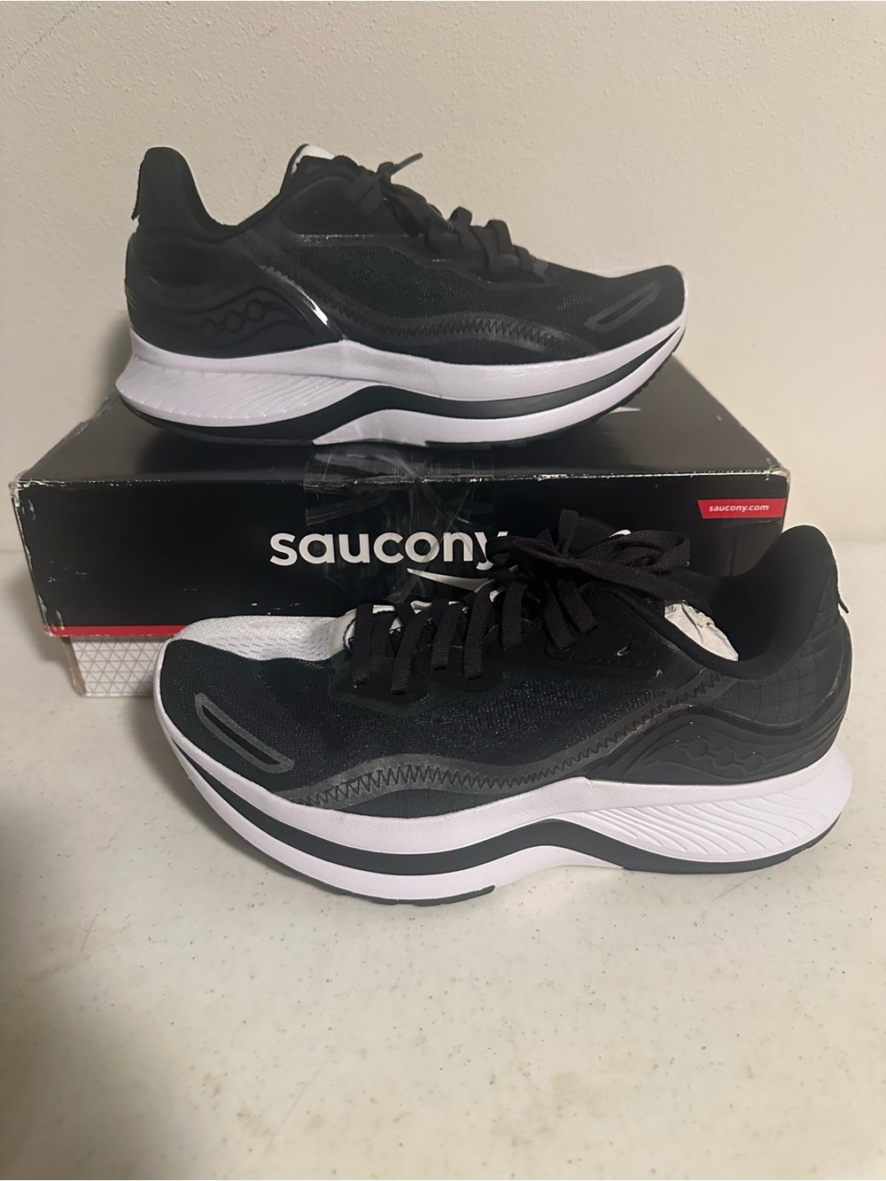Saucony Endorphin Shift 2 Women’s Black White Running Shoes Sneakers New 8 M